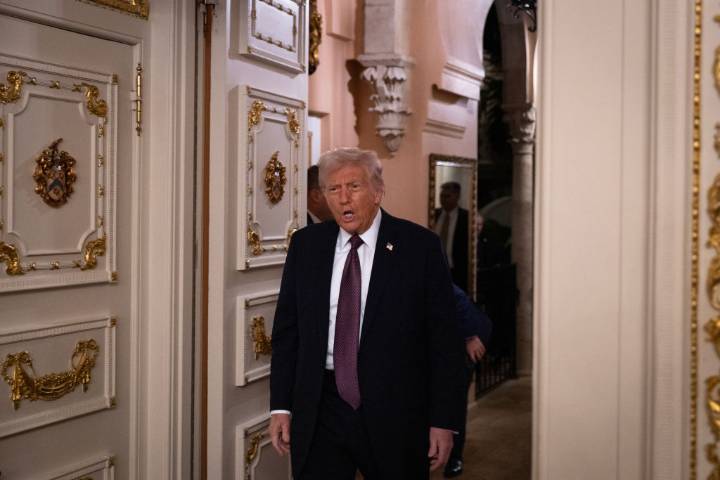 'Did He Really Swipe That?': Trump’s Mar-a-Lago Photo Flex Sparks Chaos After Fans Catch What Shouldn’t Be Sitting In His Hallway