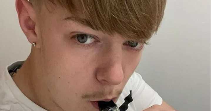 Parents warned as boy, 17, coughs blood after trying to 'fit in'