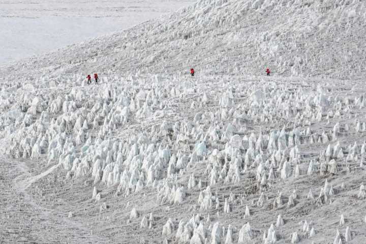 Buscando los secretos del clima en la intimidad de un remoto glaciar