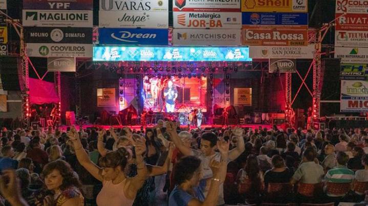 Se conoció la grilla artística para el Festival Nacional de Folklore en el Agua en Villa del Rosario