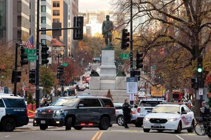 Trump afirma que el "animal" que atacó a dos miembros de la Guardia Nacional "pagará un precio muy alto"