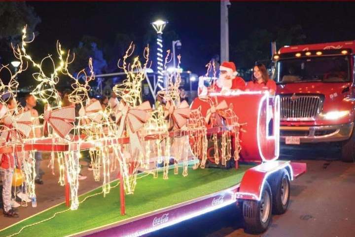 Luces, música y Santa Claus: Cataño presenta esta noche su Carroza Iluminada