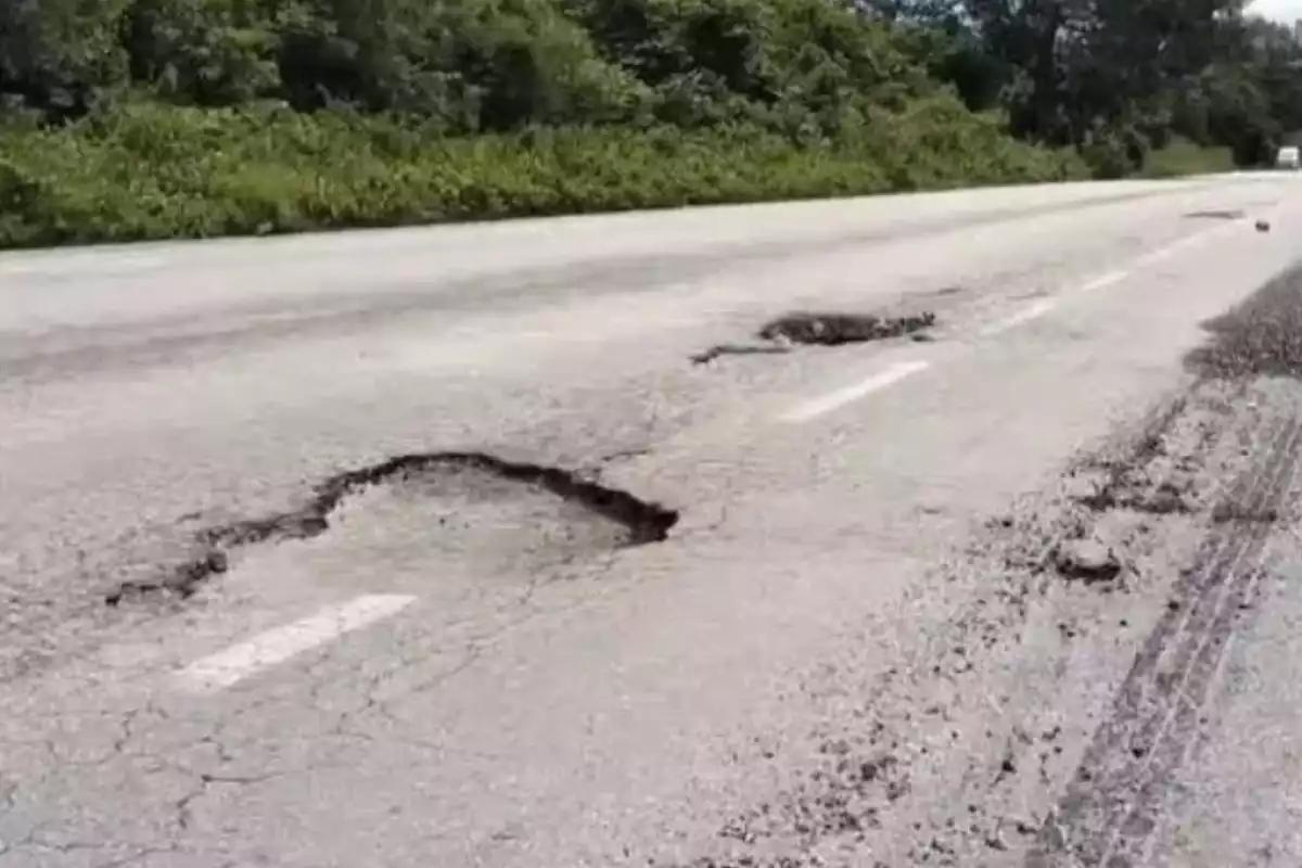 Denuncian bacalerenses falta de inoperatividad por parte de la empresa encargada de rehabilitar calles con baches en la comunidad