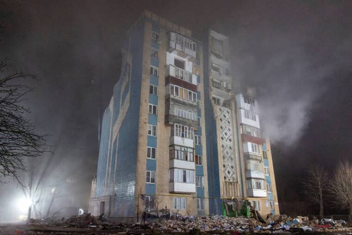 Ukraine expected to give up land, some arms under US peace plan, sources say