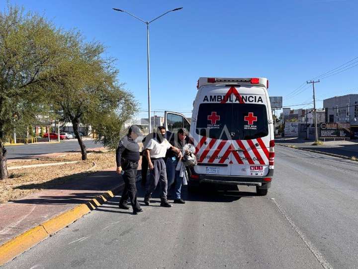Motociclista resulta lesionado tras derrapar en calles de la ciudad