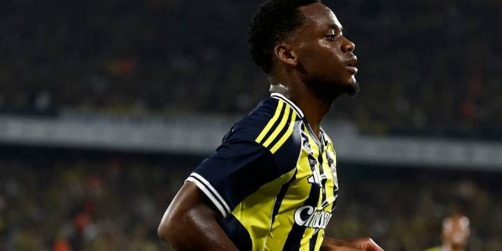 Jhon Jáder Durán agredió a un jugador en la Europa League: expulsión del colombiano con el Fenerbahce