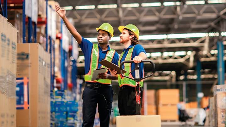 Trabajo sí hay en logística: empresas buscan operarios, conductores y auxiliares