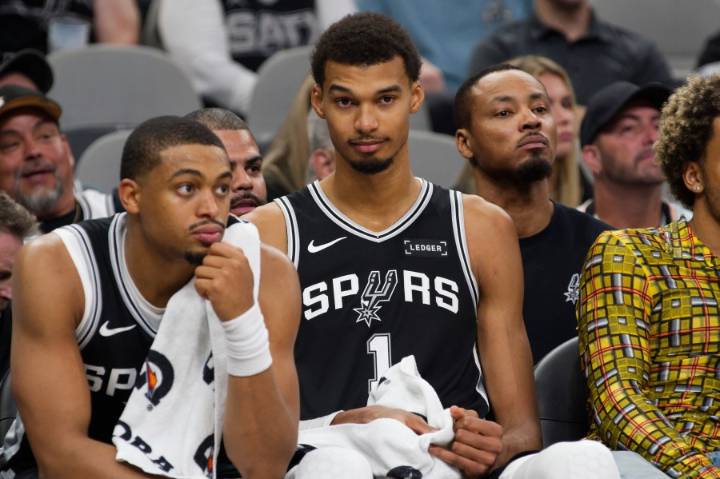 Catch a ride to 5 Spurs games from Austin this season