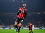 Milan deja en el olvido a Santiago Gimenez; líder en Serie A