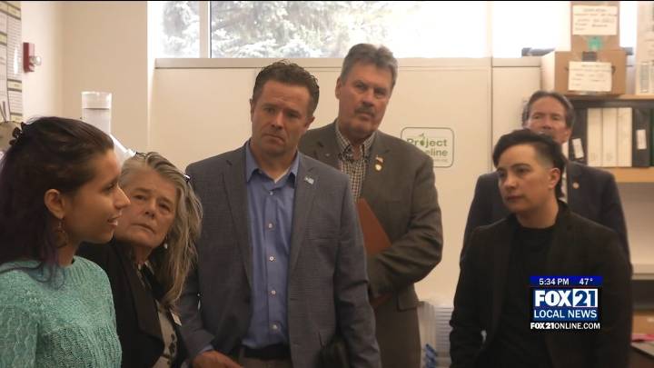 Minnesota Senators tour UMD science labs to discuss federal impacts