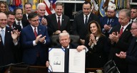 Donald Trump firma la ley que pone fin al cierre de Gobierno más largo de la historia de Estados Unidos | Cámara de Representantes 