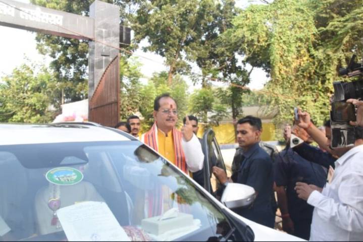 Bihar Dy CM Vijay Sinha’s Convoy Attacked In Lakhisarai, CEC Orders Probe