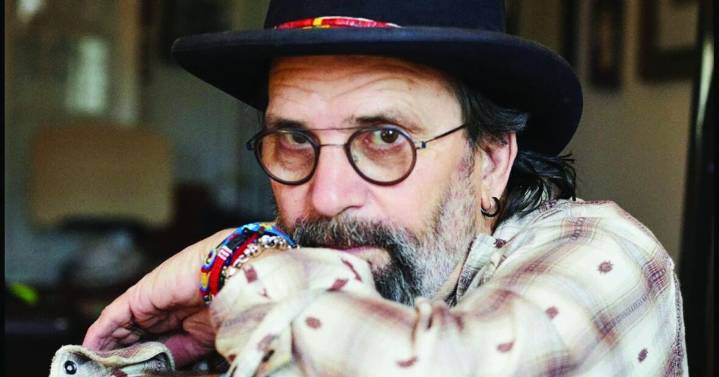 Steve Earle comes to Stage Red