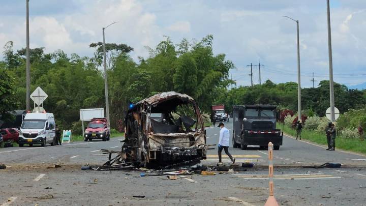 Cauca | ¿Quién detonó el carro bomba en la vía Panamericana? Las autoridades entregaron informe sobre la explosión que dejó a una persona muerta