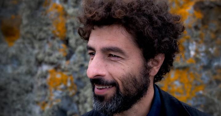 Sung in 3 languages, José González’s songs translate well in the U.S.
