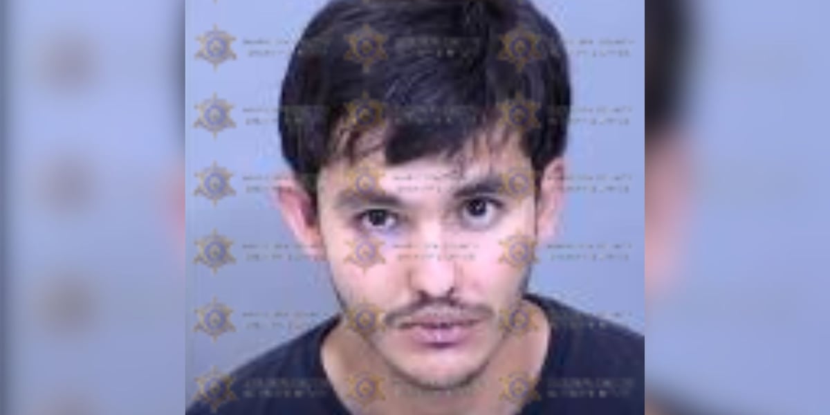 PD: Suspect steals truck, unknowingly kidnaps toddler in Phoenix