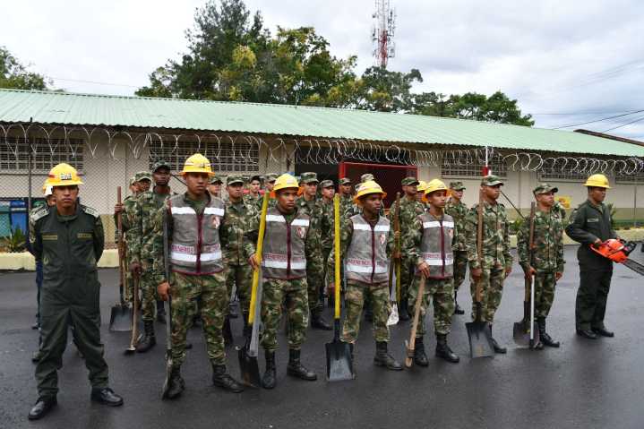 Ejército Nacional desde el Meta despliega apoyo Ingenieros Militares a la vereda Naranjal
