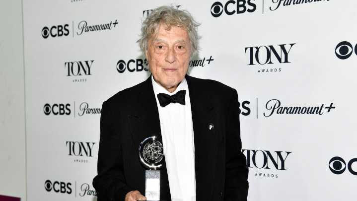 Tom Stoppard, sparkling playwright who won an Oscar for 'Shakespeare In Love,' dies at 88
