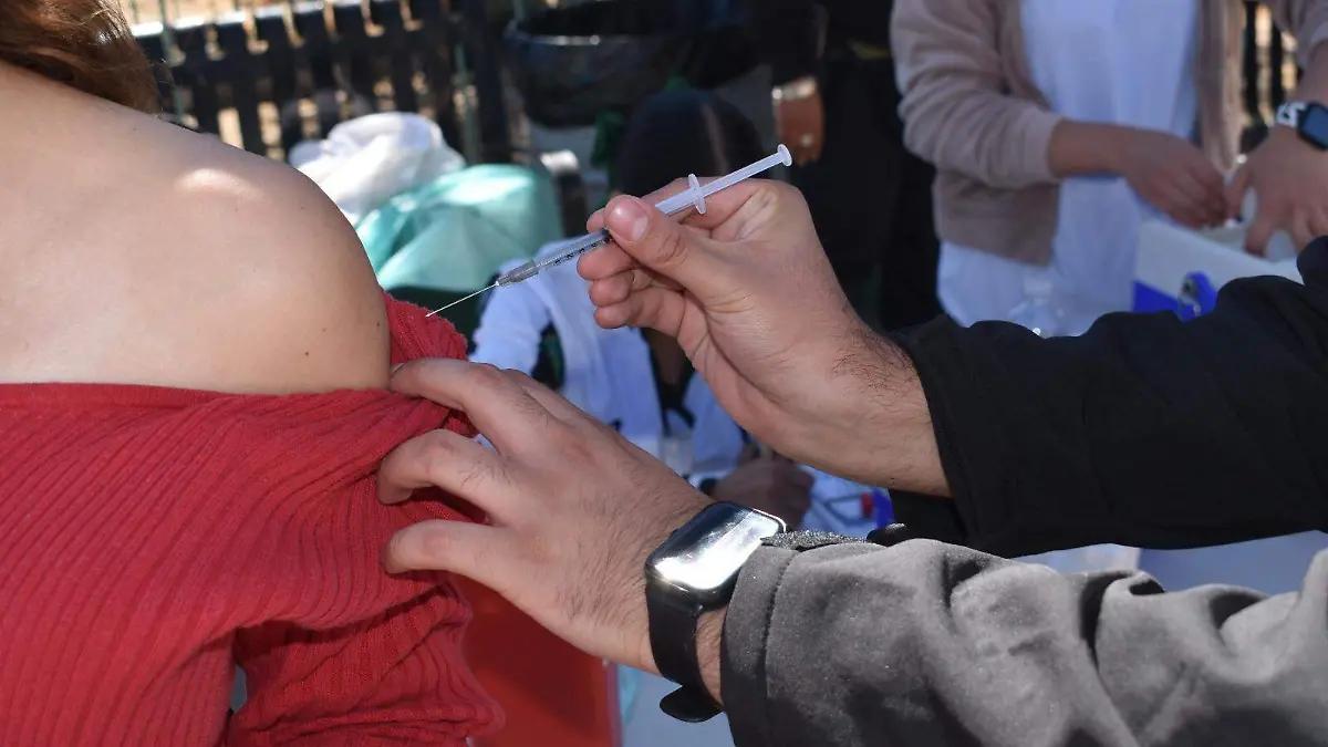 Aplican más de 600 vacunas en los módulos instalados en el Panteón de Dolores este fin de semana