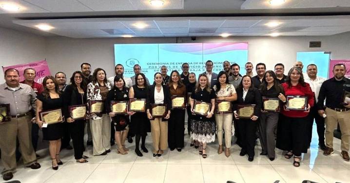 Reconocen a personal del poder legislativo con más de una década de servicio