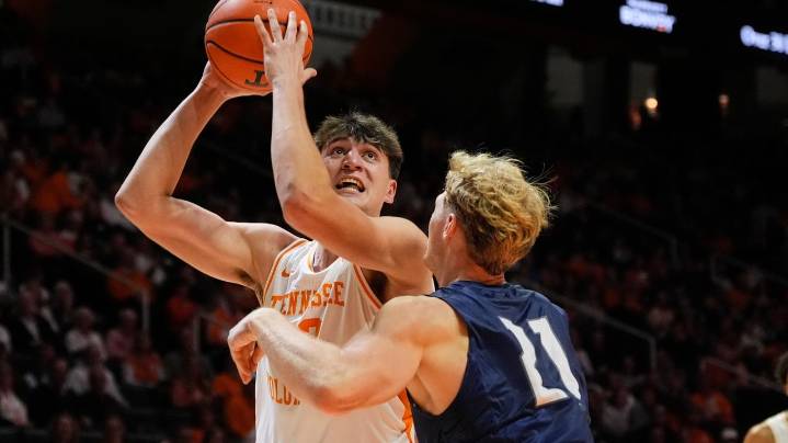 Estrella's 23 points, 10 boards leads No. 20 Tennessee over North Florida 99