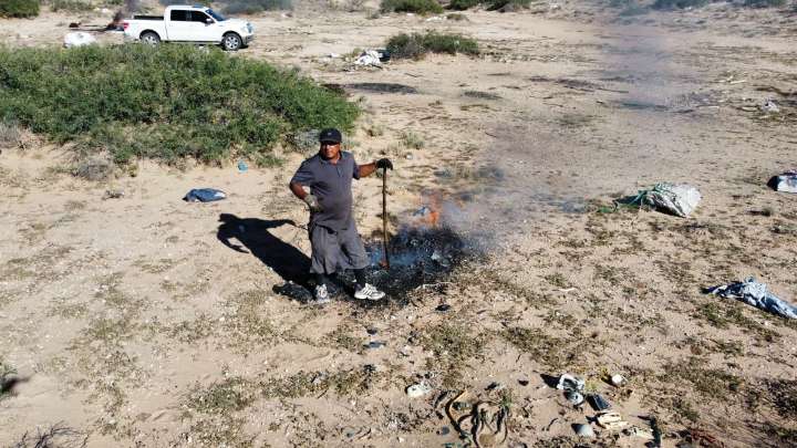El “Cochino de la semana” fue hallado quemando llantas cerca del relleno sanitario