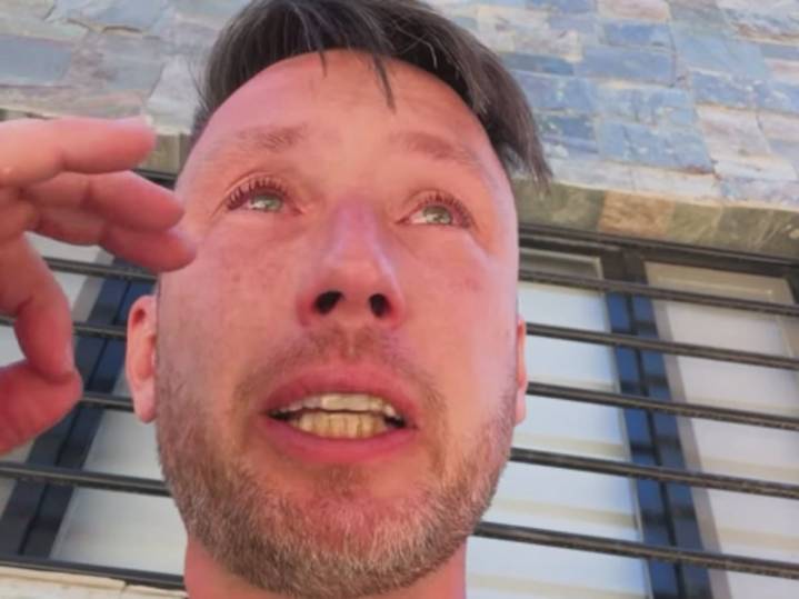 Un influencer nutricional denunció amenazas y que golpearon salvajemente a su abuela de 95 años