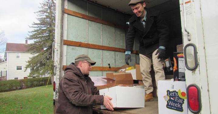 Valleyview students donate to St. Mary's Food Pantry