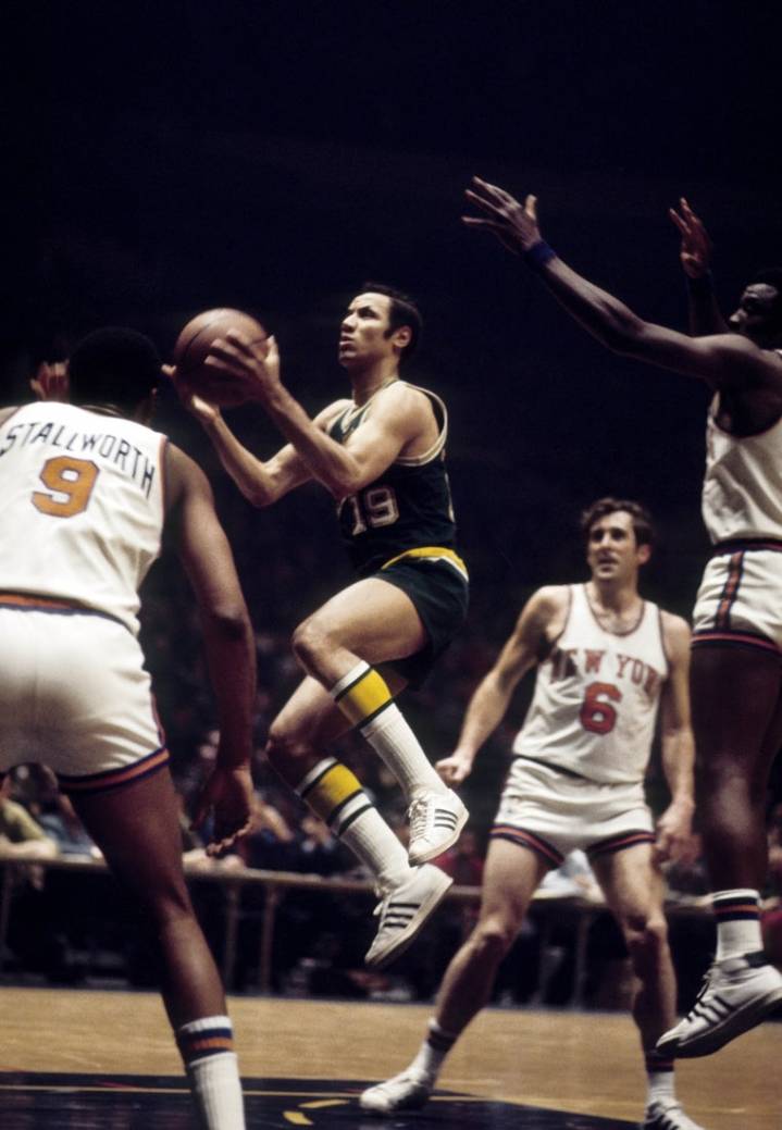 Deadspin | Legendary Hall of Fame player, coach Lenny Wilkens dies at 88