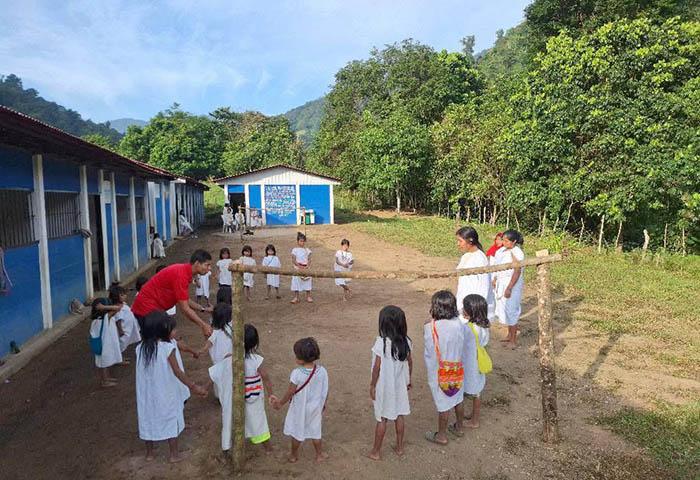 Distrito busca recursos para mejorar estado de colegio etno educativo