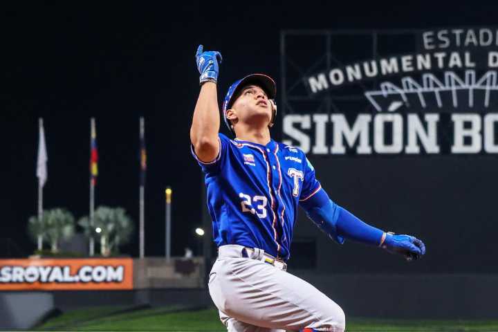 Jadher Areinamo la vuelve a botar y se acerca al récord para novatos [+VIDEO]