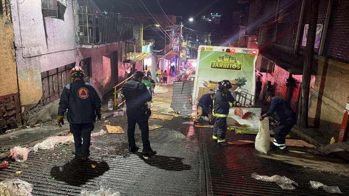 Camión de refrescos ‘patina’ y choca contra vivienda en Álvaro Obregón