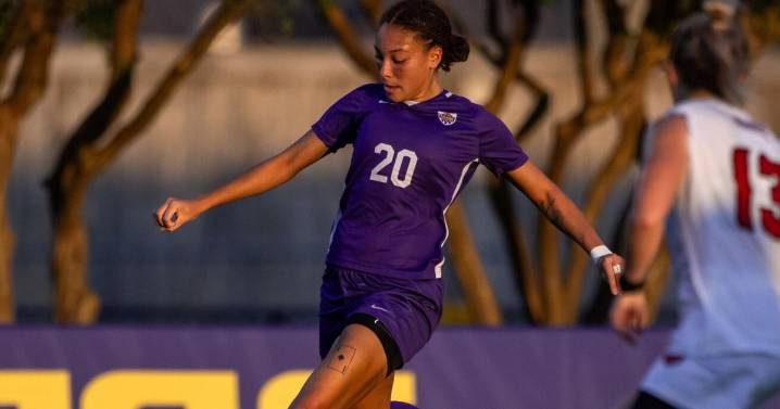 LSU soccer clinches the program’s 1st trip to the Sweet 16 with win over Iowa
