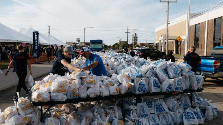 Las Cruces schools giving kids free holiday meal kits