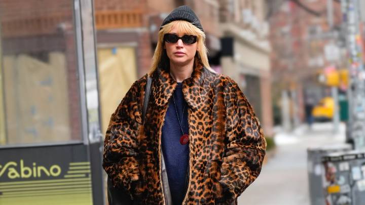 This Celebrity-Approved Coat Will Make Winter Dressing A Whole Lot Easier