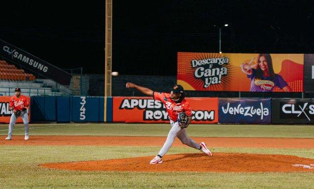 Águilas lidera la LVBP con problemas en su pitcheo