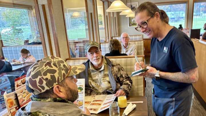 Area restaurants serving Thanksgiving Day meals, make reservations now