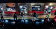 Metro de Santiago funcionará hasta las 2:30 am este sábado por la Teletón: Revisa las 11 estaciones