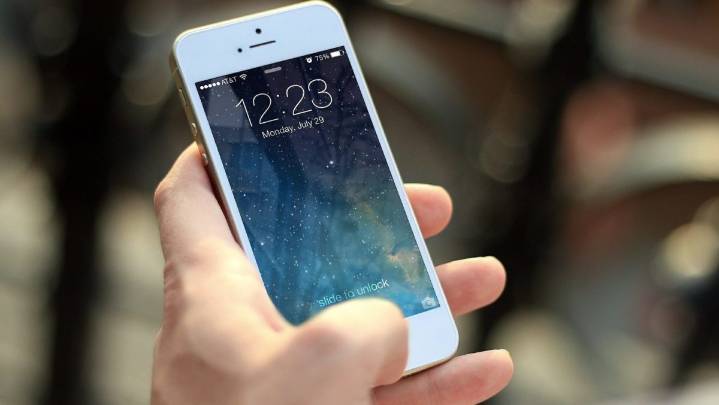 Millennial Receives Medical Attention to Extract Smartphone from Hand