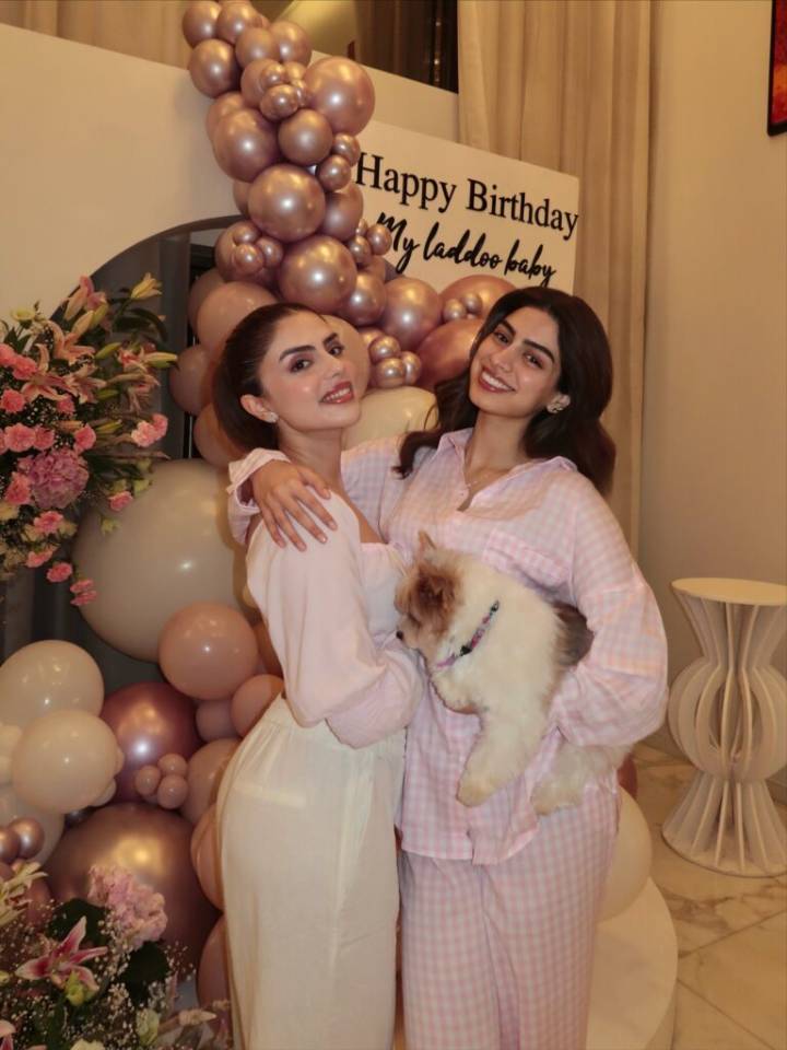 Khushi Kapoor’s 25th B’day In Dreamy Pink Theme