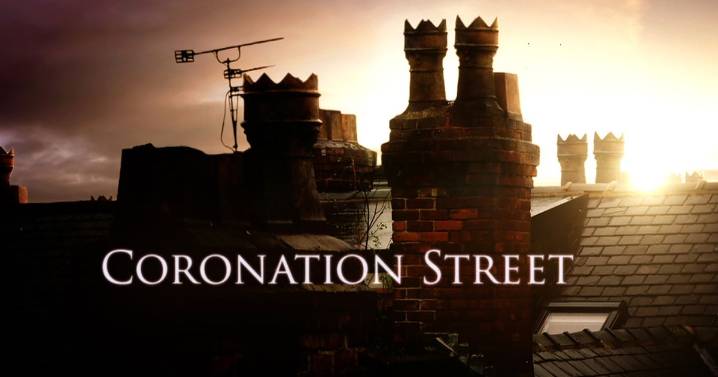 Coronation Street legend inundated with support after 'awful' family news