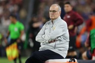 Se queda: Marcelo Bielsa confirma su continuidad en Uruguay hasta el Mundial y responde a la supuesta “cama” del plantel