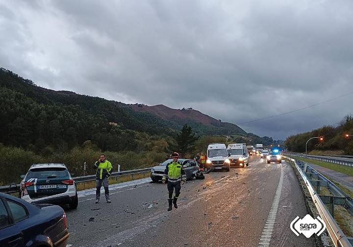 Una fuerte granizada provoca una colisión entre nueve coches en la Autovía del Cantábrico: hay tres heridos