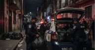 Así captaron a policías sacando más de 100 kilos de marihuana de una vecindad ligada a la Anti Unión Tepito