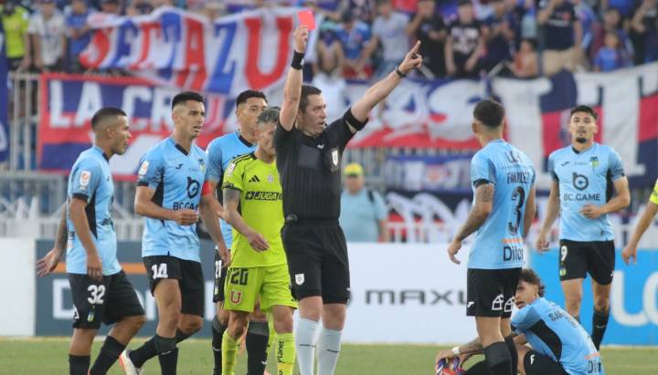 Felipe Faúndez se perderá las últimas dos fechas de la Liga de Primera en O'Higgins por intentar golpear al árbitro con un pelotazo