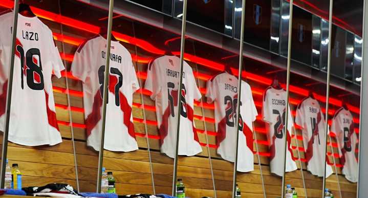 Con Gruber y Valera, Perú eligió a sus titulares para el clásico ante Chile