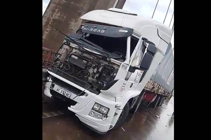 Tres camiones involucrados en un choque sobre el puente Urquiza del complejo Brazo Largo