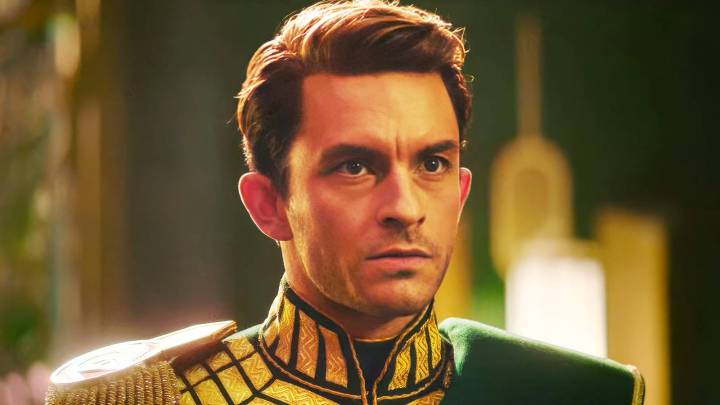 Jeff Goldblum Gives Hilarious Response To Wicked Costar Jonathan Bailey's Historic Sexiest Man Alive Win