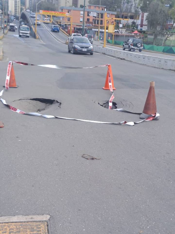 Nuevo hundimiento en la Perimetral de San Antonio fue causado por mala compactación, según Hidrocapital