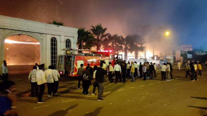 Major fire breaks out during wedding at banquet hall